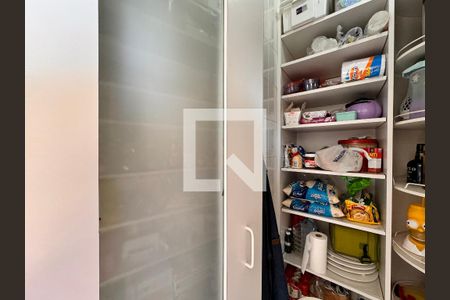 Apartamento à venda com 149m², 4 quartos e 3 vagas Apartamento à venda com 149m², 4 quartos e 3 vagasDespensa