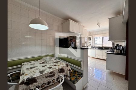 Apartamento à venda com 149m², 4 quartos e 3 vagas Apartamento à venda com 149m², 4 quartos e 3 vagasCozinha