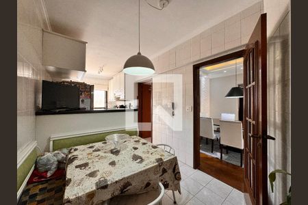 Apartamento à venda com 149m², 4 quartos e 3 vagas Apartamento à venda com 149m², 4 quartos e 3 vagasCozinha