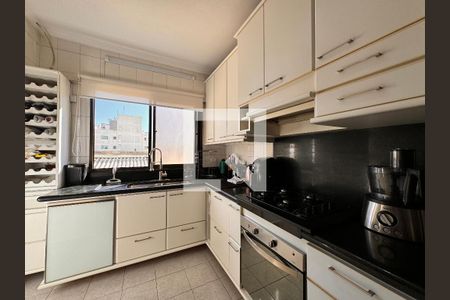 Apartamento à venda com 149m², 4 quartos e 3 vagas Apartamento à venda com 149m², 4 quartos e 3 vagasCozinha
