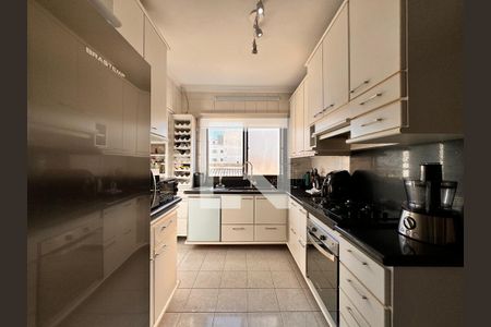 Apartamento à venda com 149m², 4 quartos e 3 vagas Apartamento à venda com 149m², 4 quartos e 3 vagasCozinha