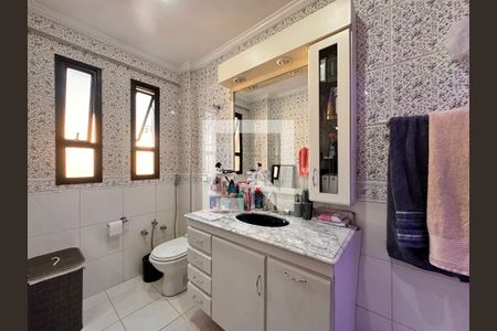 Apartamento à venda com 149m², 4 quartos e 3 vagas Apartamento à venda com 149m², 4 quartos e 3 vagasBanheiro da Suíte 1