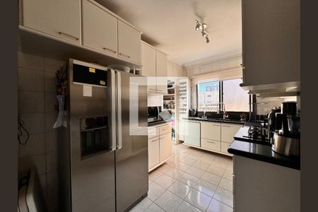 Apartamento à venda com 149m², 4 quartos e 3 vagas Apartamento à venda com 149m², 4 quartos e 3 vagasCozinha