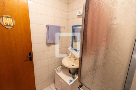 Casa de condomínio à venda com 168m², 4 quartos e 1 vagaBanheiro