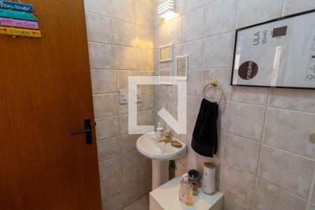 Casa de condomínio à venda com 168m², 4 quartos e 1 vagaLavabo