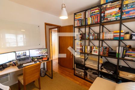 Casa de condomínio à venda com 168m², 4 quartos e 1 vagaQuarto 2