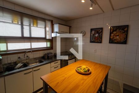 Casa de condomínio à venda com 168m², 4 quartos e 1 vagaCozinha