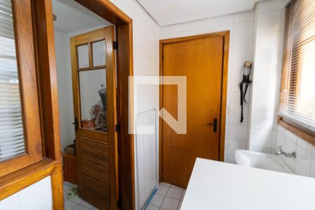 Casa de condomínio à venda com 168m², 4 quartos e 1 vagaÁrea de Serviço