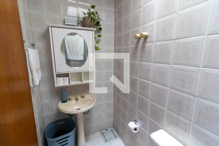 Casa de condomínio à venda com 168m², 4 quartos e 1 vagaBanheiro da Suíte