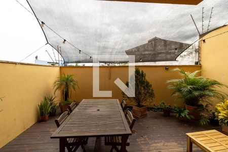 Casa de condomínio à venda com 168m², 4 quartos e 1 vagaQuintal