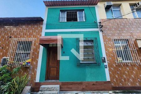 Casa para alugar com 100m², 2 quartos e 2 vagas Casa para alugar com 100m², 2 quartos e 2 vagasFachada