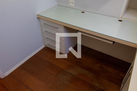 Casa de condomínio à venda com 380m², 3 quartos e 2 vagas Casa de condomínio à venda com 380m², 3 quartos e 2 vagasESCRITÓRIO