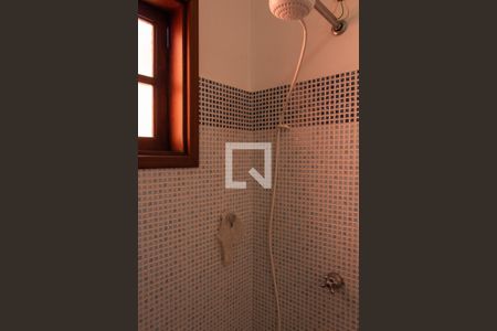 Casa de condomínio à venda com 380m², 3 quartos e 2 vagas Casa de condomínio à venda com 380m², 3 quartos e 2 vagasBANHEIRO ÁREA DOS FUNDOS