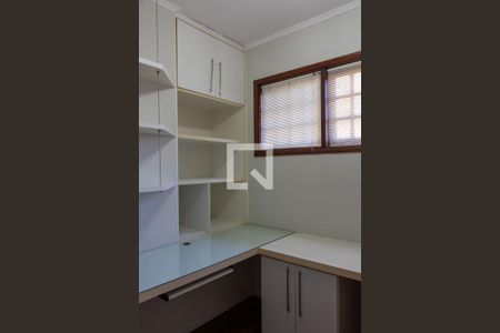 Casa de condomínio à venda com 380m², 3 quartos e 2 vagas Casa de condomínio à venda com 380m², 3 quartos e 2 vagasESCRITÓRIO