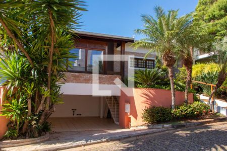 Casa de condomínio à venda com 380m², 3 quartos e 2 vagas Casa de condomínio à venda com 380m², 3 quartos e 2 vagasFACHADA