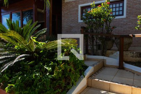 Casa de condomínio à venda com 380m², 3 quartos e 2 vagas Casa de condomínio à venda com 380m², 3 quartos e 2 vagasFACHADA