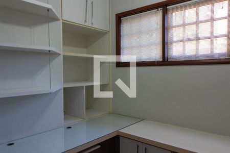 Casa de condomínio à venda com 380m², 3 quartos e 2 vagas Casa de condomínio à venda com 380m², 3 quartos e 2 vagasESCRITÓRIO