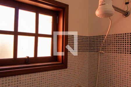 Casa de condomínio à venda com 380m², 3 quartos e 2 vagas Casa de condomínio à venda com 380m², 3 quartos e 2 vagasBANHEIRO ÁREA DOS FUNDOS