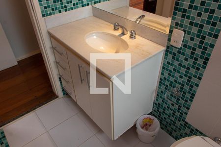 Casa de condomínio à venda com 380m², 3 quartos e 2 vagas Casa de condomínio à venda com 380m², 3 quartos e 2 vagasBANHEIRO SOCIAL