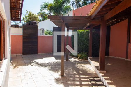 Casa de condomínio à venda com 380m², 3 quartos e 2 vagas Casa de condomínio à venda com 380m², 3 quartos e 2 vagasÁREA EXTERNA - FUNDOS