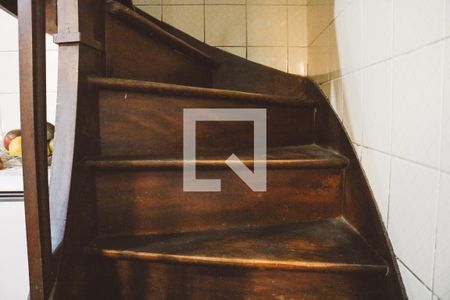 Escada de casa à venda com 3 quartos, 300m² em Jardim Sao Miguel, São Paulo