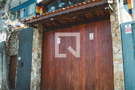 Casa à venda com 300m², 3 quartos e 8 vagasFachada