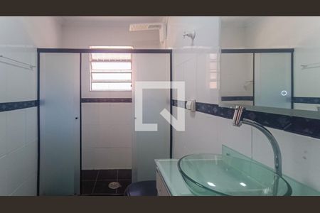 Casa à venda com 200m², 2 quartos e 3 vagasBanheiro