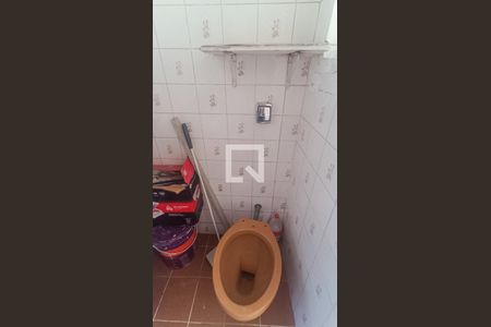 Casa à venda com 200m², 2 quartos e 3 vagasBanheiro de Serviço