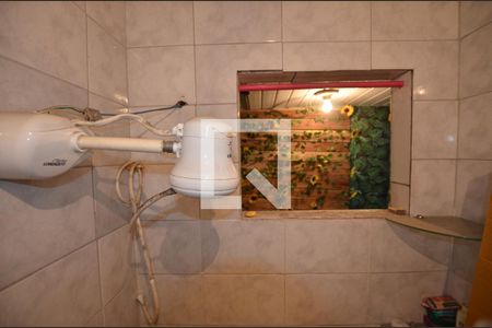 Banheiro de kitnet/studio para alugar com 1 quarto, 30m² em Irajá , Rio de Janeiro