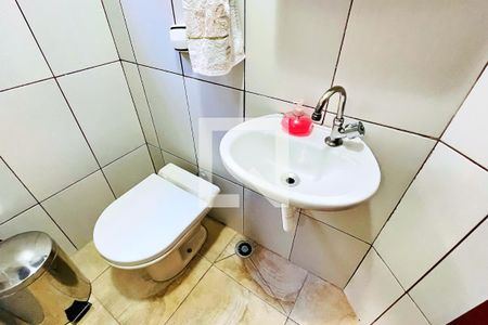 Casa à venda com 162m², 3 quartos e 2 vagas Casa à venda com 162m², 3 quartos e 2 vagasBanheiro de serviço