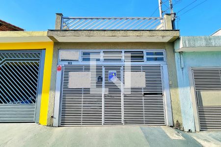 Casa à venda com 162m², 3 quartos e 2 vagas Casa à venda com 162m², 3 quartos e 2 vagasFachada