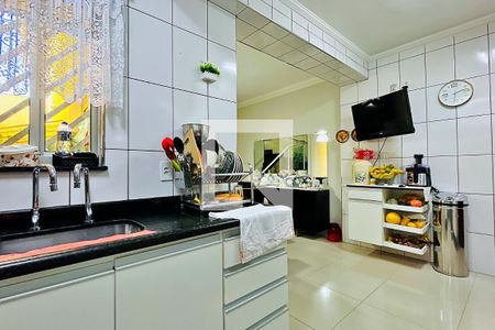 Casa à venda com 162m², 3 quartos e 2 vagas Casa à venda com 162m², 3 quartos e 2 vagasCozinha