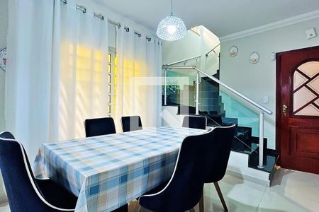 Casa à venda com 162m², 3 quartos e 2 vagas Casa à venda com 162m², 3 quartos e 2 vagasSala de Jantar