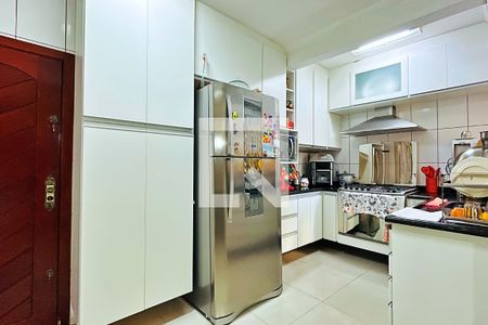 Casa à venda com 162m², 3 quartos e 2 vagas Casa à venda com 162m², 3 quartos e 2 vagasCozinha