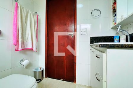 Casa à venda com 162m², 3 quartos e 2 vagas Casa à venda com 162m², 3 quartos e 2 vagasBanheiro