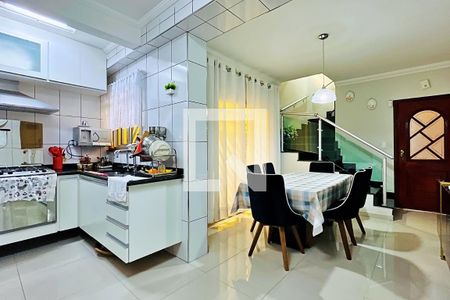 Casa à venda com 162m², 3 quartos e 2 vagas Casa à venda com 162m², 3 quartos e 2 vagasCozinha