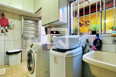 Casa à venda com 162m², 3 quartos e 2 vagas Casa à venda com 162m², 3 quartos e 2 vagasÁrea de Serviço