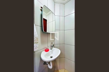 Casa à venda com 162m², 3 quartos e 2 vagas Casa à venda com 162m², 3 quartos e 2 vagasBanheiro de serviço