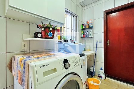 Casa à venda com 162m², 3 quartos e 2 vagas Casa à venda com 162m², 3 quartos e 2 vagasÁrea de Serviço