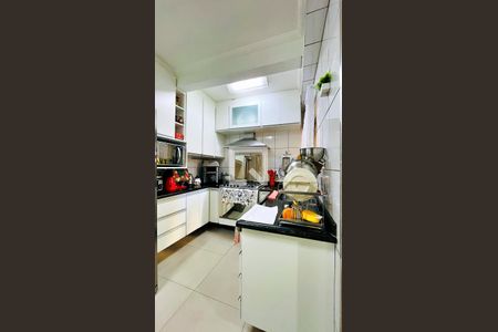 Casa à venda com 162m², 3 quartos e 2 vagas Casa à venda com 162m², 3 quartos e 2 vagasCozinha