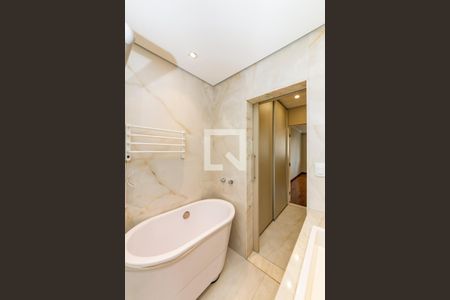 Apartamento à venda com 440m², 4 quartos e 3 vagasBanheiro da Suíte