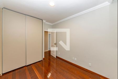 Apartamento à venda com 440m², 4 quartos e 3 vagasQuarto 2