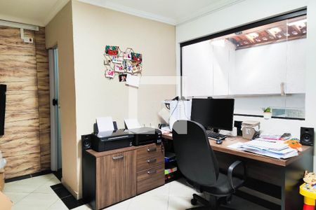 Casa à venda com 350m², 3 quartos e 3 vagas Casa à venda com 350m², 3 quartos e 3 vagasEscritorio
