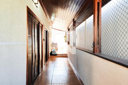 Casa à venda com 350m², 3 quartos e 3 vagas Casa à venda com 350m², 3 quartos e 3 vagasVaranda