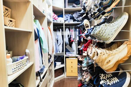 Casa à venda com 350m², 3 quartos e 3 vagas Casa à venda com 350m², 3 quartos e 3 vagasCloset da Suite 1