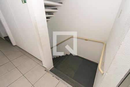 Área comum - Escadas de apartamento para alugar com 2 quartos, 78m² em Parada de Lucas, Rio de Janeiro