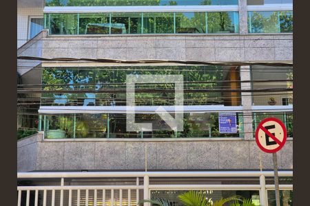 Apartamento à venda com 180m², 3 quartos e 3 vagas Apartamento à venda com 180m², 3 quartos e 3 vagasFachada