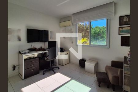 Apartamento à venda com 180m², 3 quartos e 3 vagas Apartamento à venda com 180m², 3 quartos e 3 vagasEscritório
