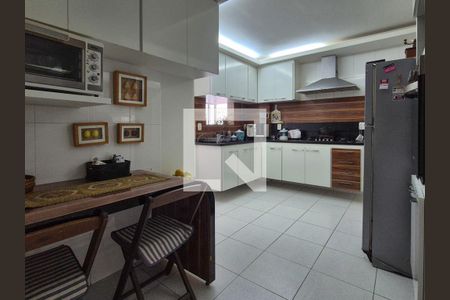Apartamento à venda com 180m², 3 quartos e 3 vagas Apartamento à venda com 180m², 3 quartos e 3 vagasCozinha