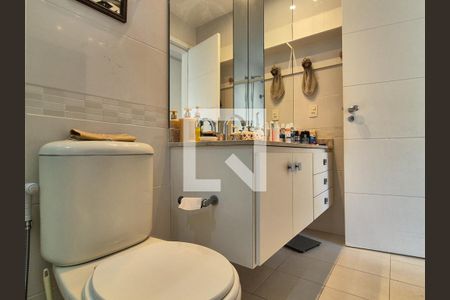 Apartamento à venda com 180m², 3 quartos e 3 vagas Apartamento à venda com 180m², 3 quartos e 3 vagasBanheiro Social